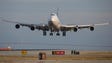 A United Airlines Boeing 747-400 nearing from Frankfurt,
