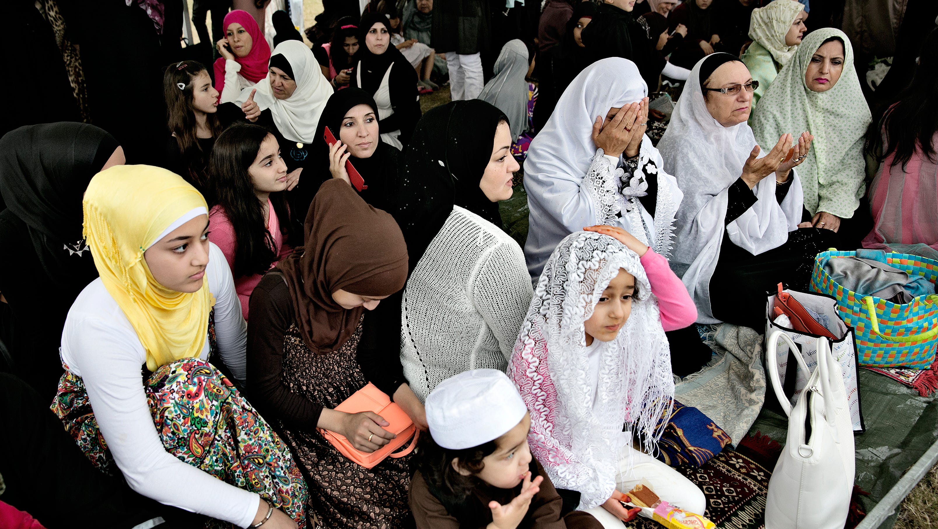 Muslims celebrate Ramadan end as strife casts shadow Muslims celebrate Ramadan end as strife casts shadow