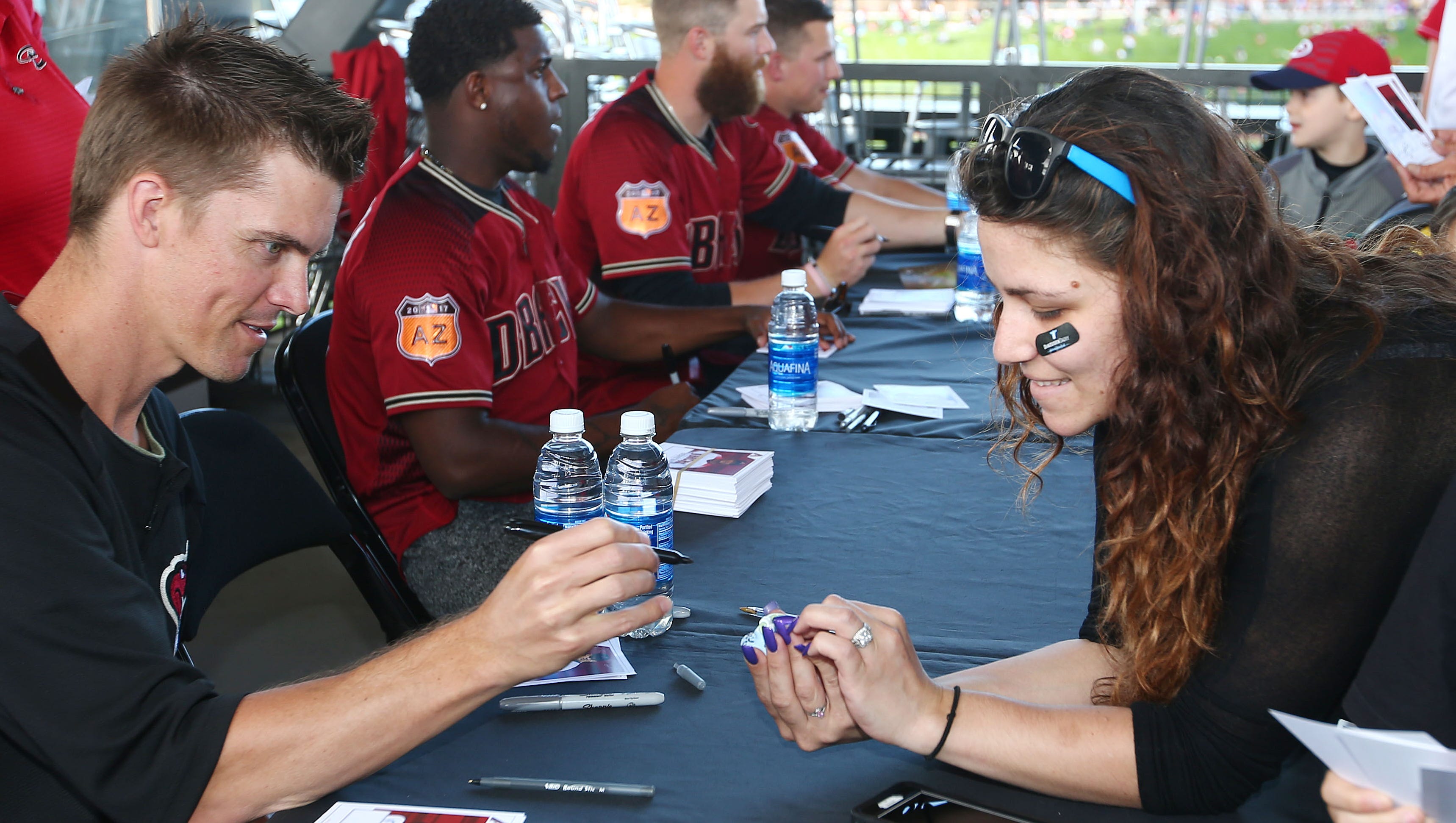 Pat Neshek Vs Zack Greinke Autograph Feud D Backs Fans