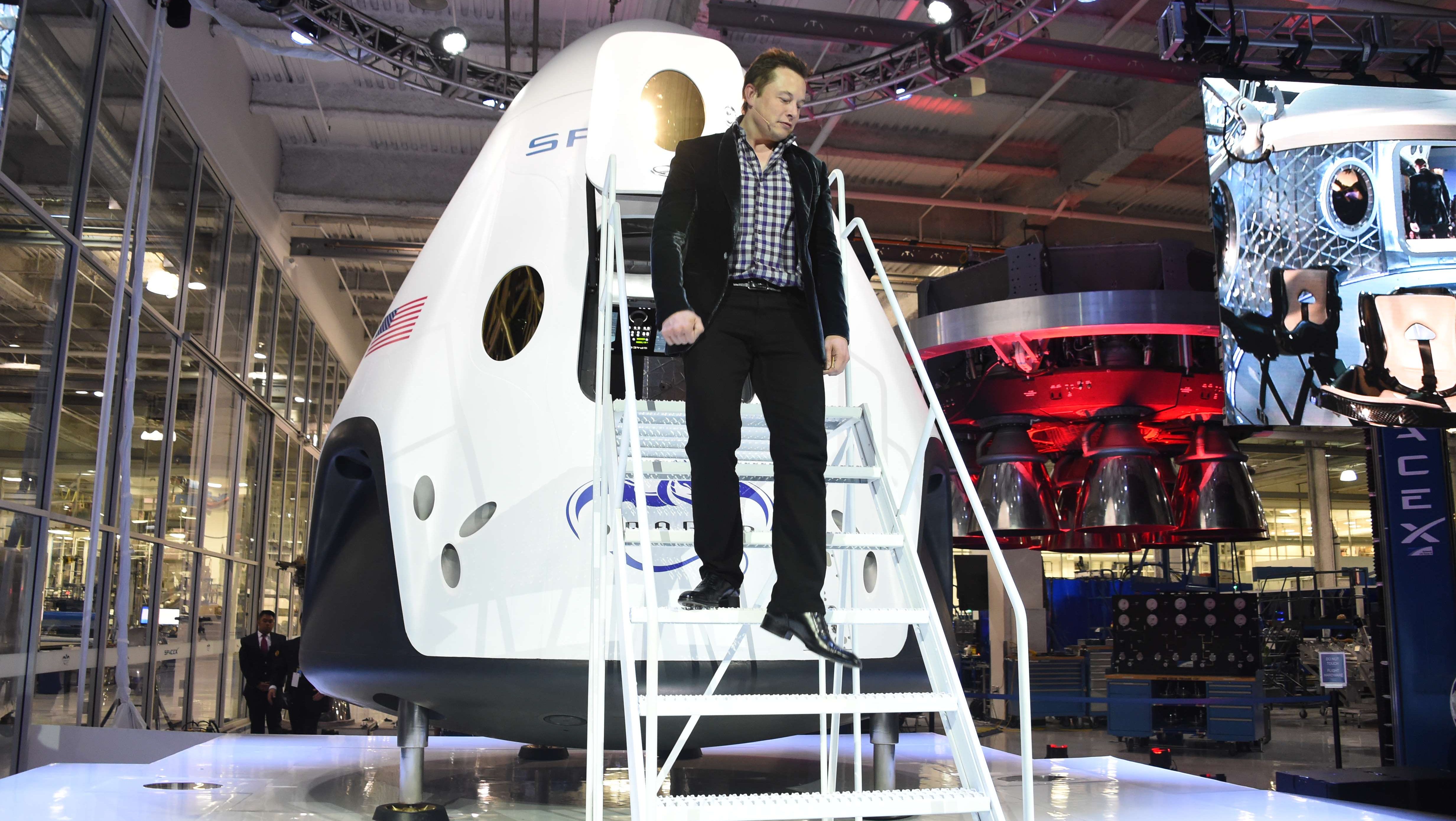 Elon Musk uses Tesla tech in SpaceX 'space taxi'