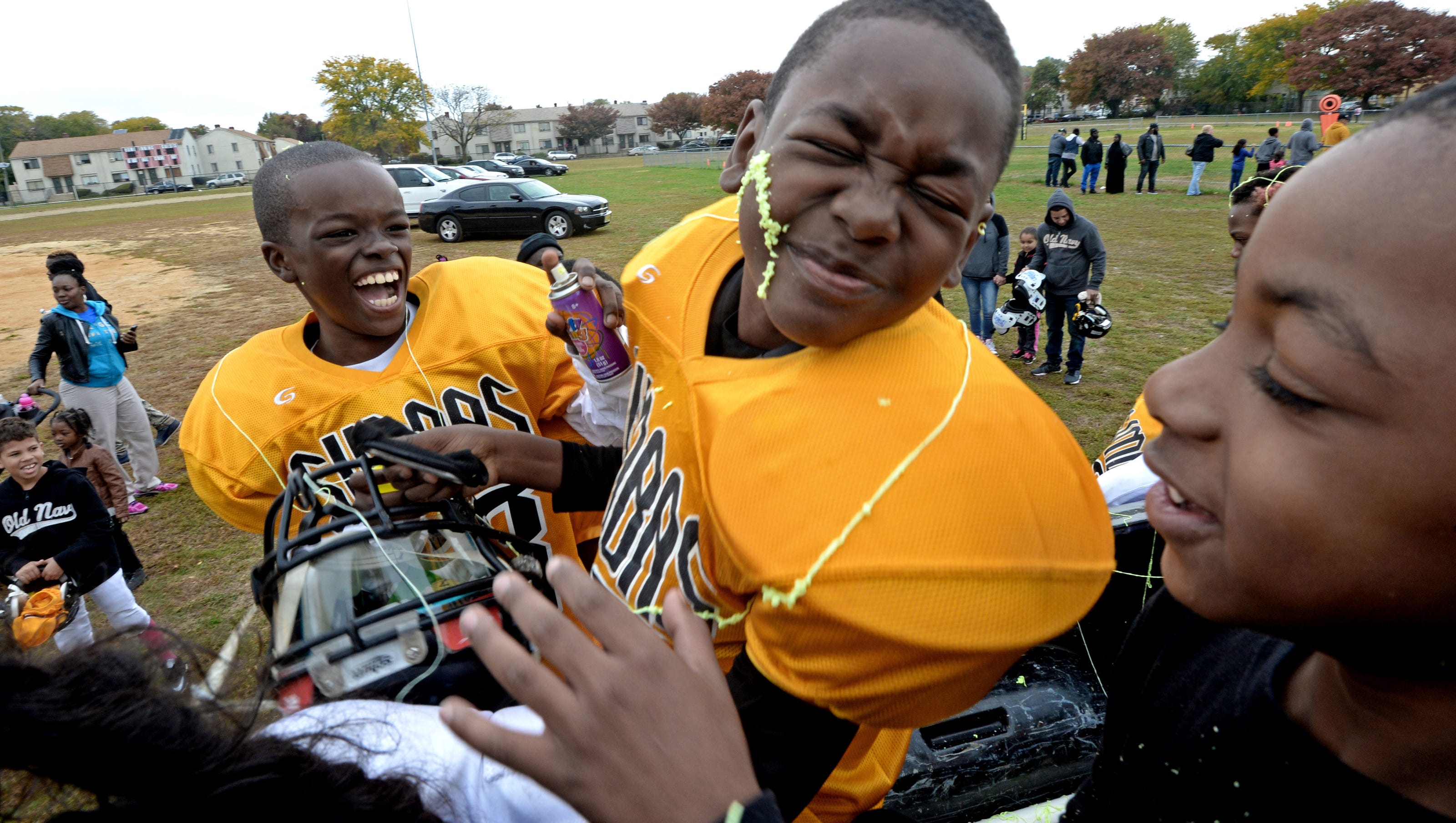 Camden youth football team embraces challenges Camden youth football team embraces challenges