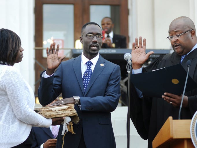 Tony Yarber swornin as mayor of Jackson