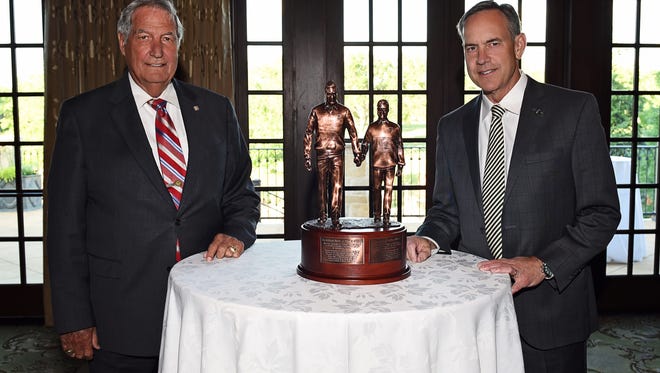 Gene Stallings presents Mark Dantonio with the Stallings Award for the Michigan State coach's humanitarian work.