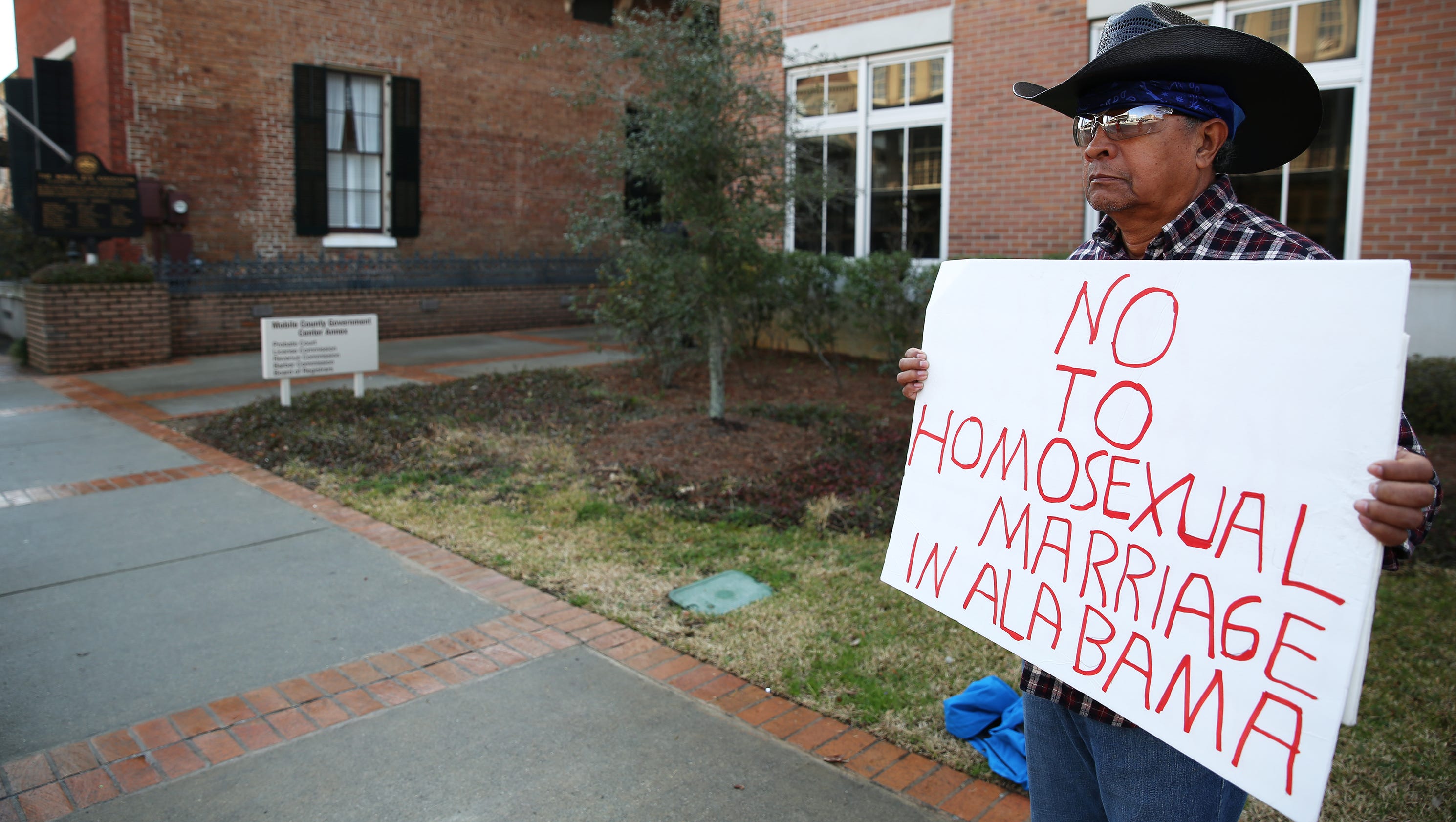 Judges across Alabama stop marriage licenses for gays