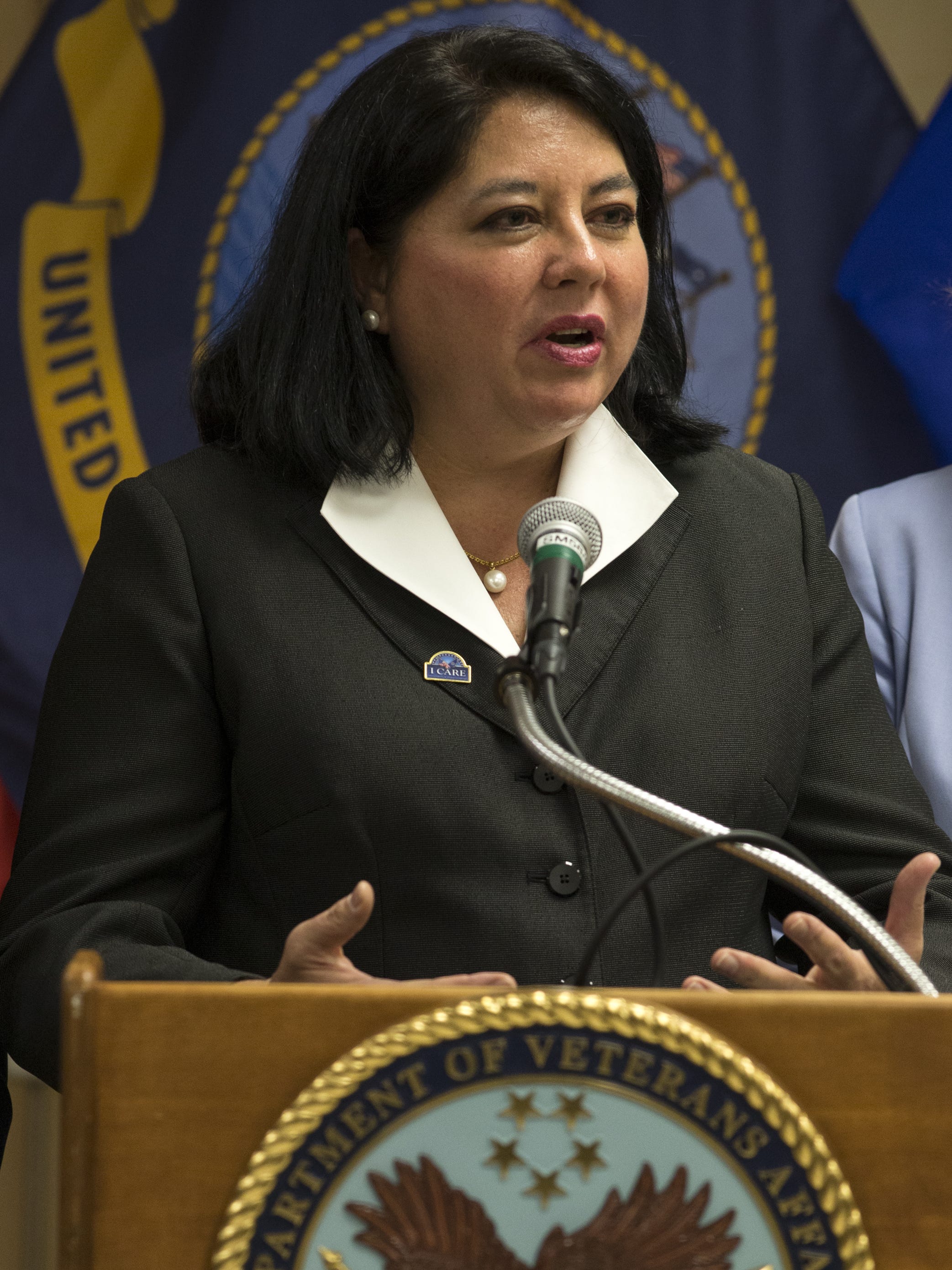 New Phoenix Va Boss Defends Leadership Record