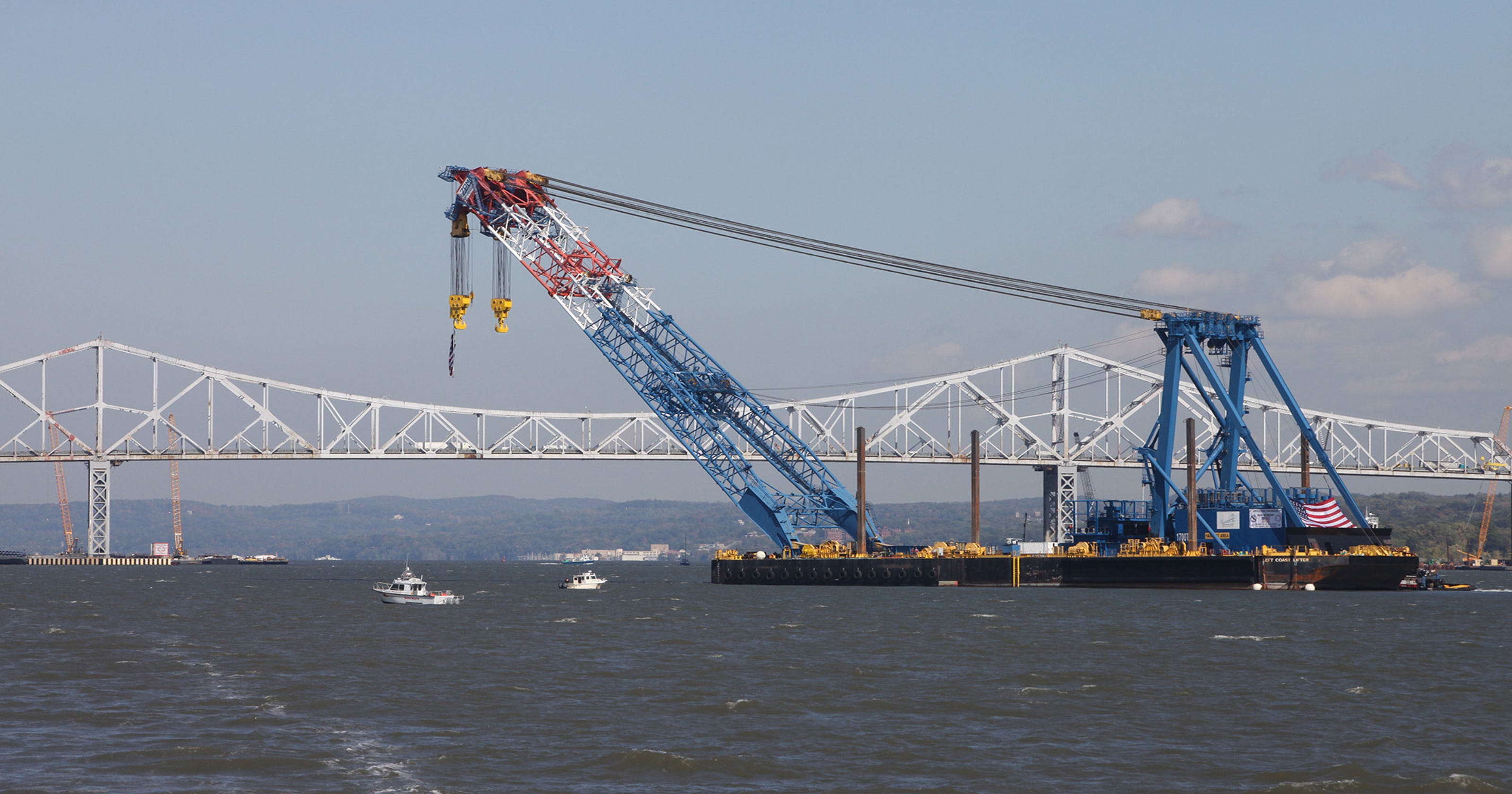 Large floating crane reaches N.Y. bridge project