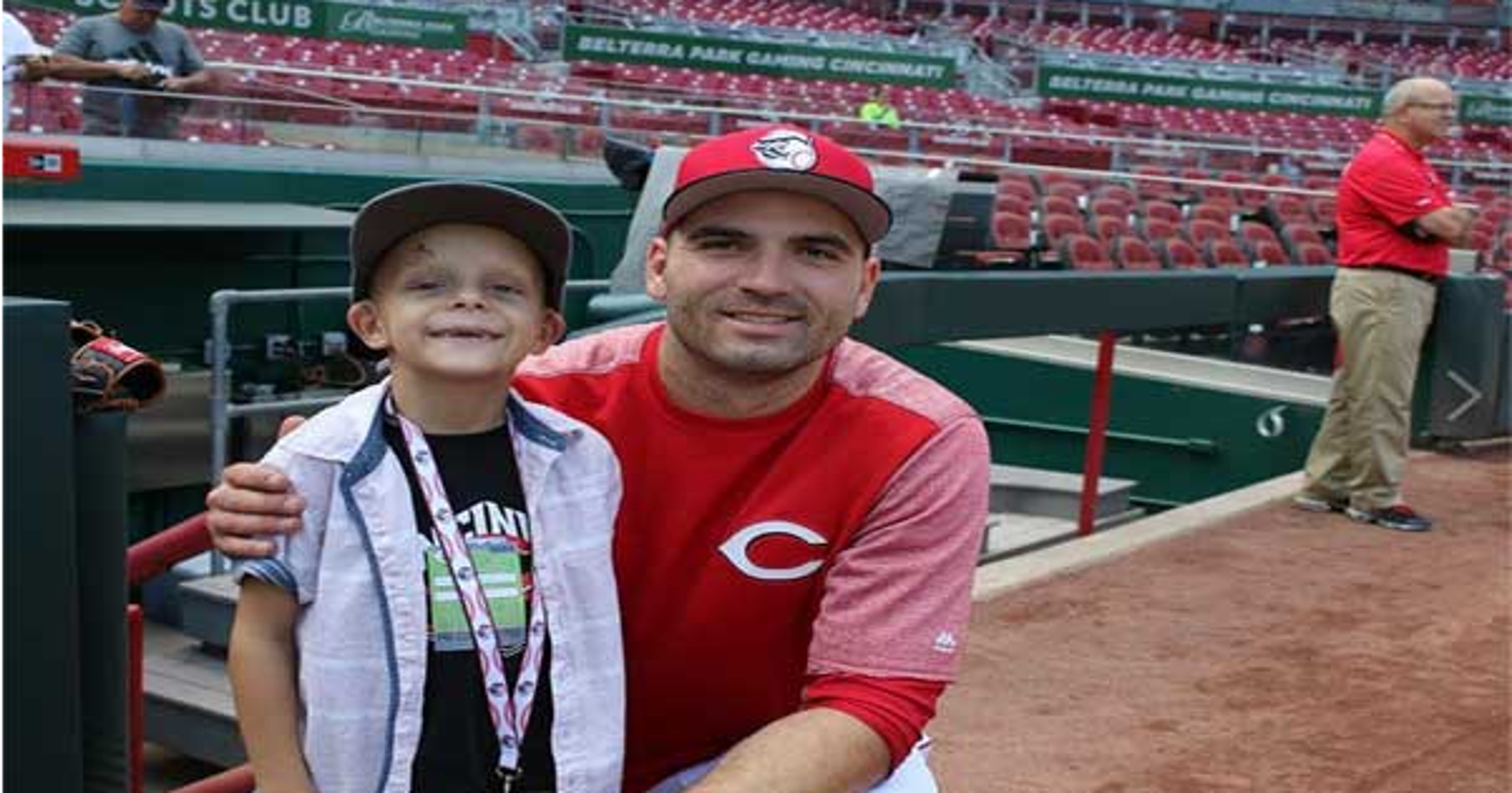 Superbubz's family gets special Joey Votto home run ball