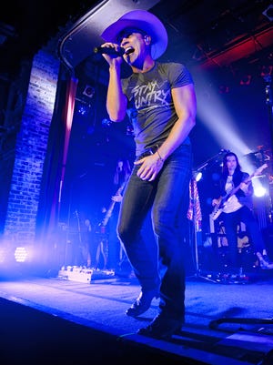 Dustin Lynch, pictured in 2015, plays Sayreville's Starland Ballroom on Sunday.