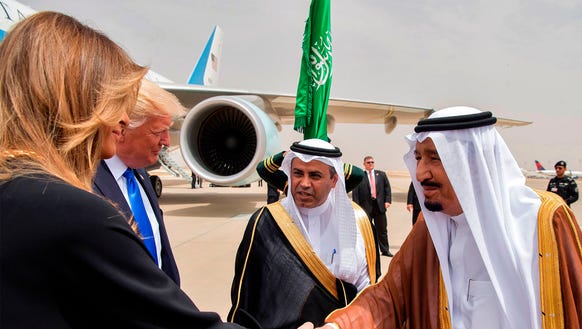 Melania Trump eschews headscarf in Saudi Arabia — and it's not an insult