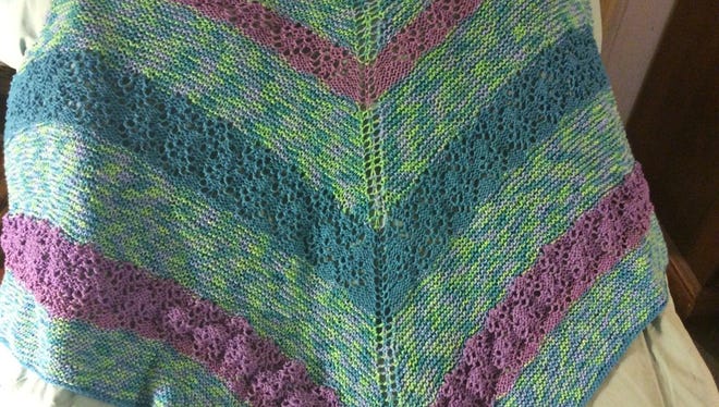 I made this shawl a  few years ago but lost it at the end of last summer. So glad to have found it!
