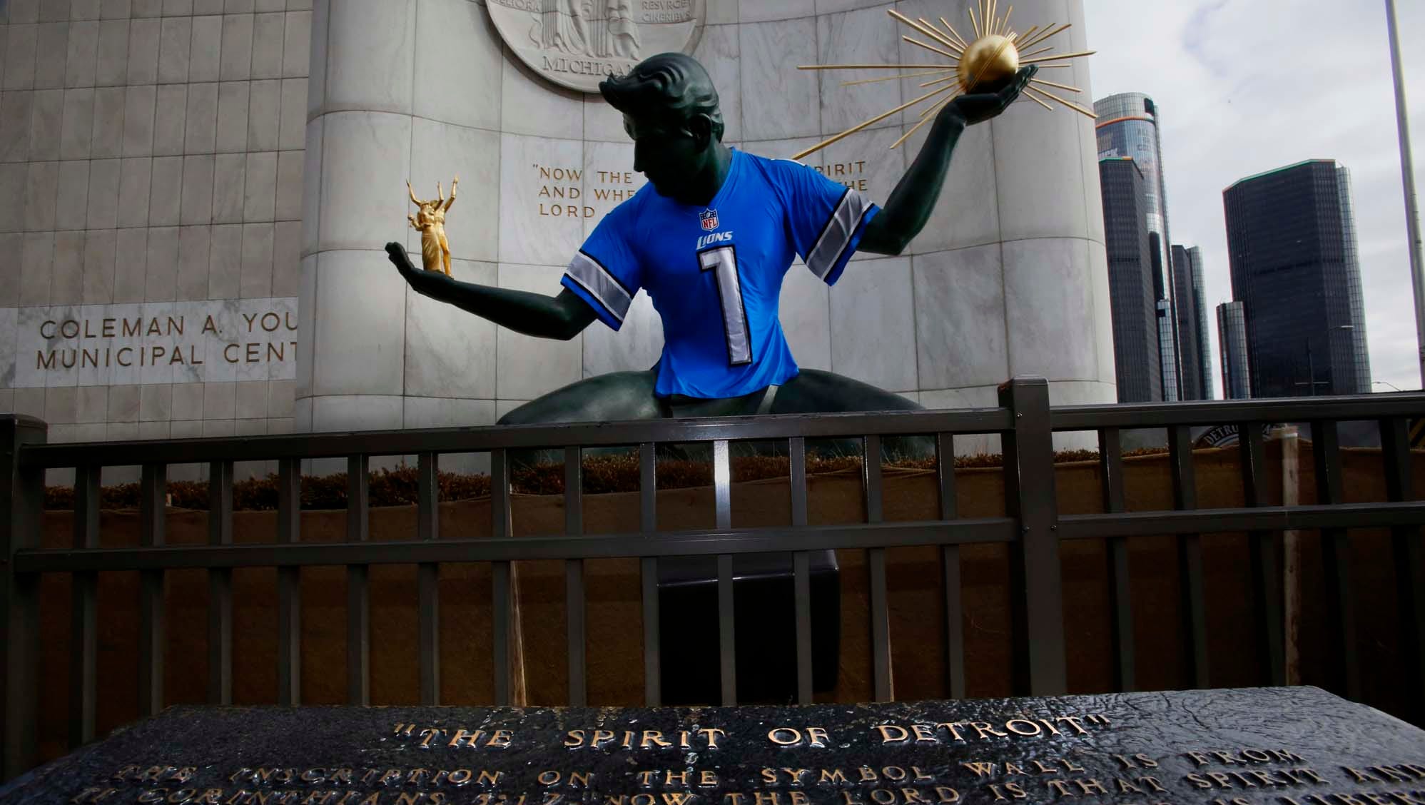 Spirit Of Detroit Dons Lions Jersey For First Time
