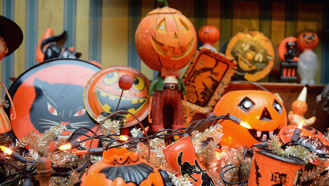 A wet, chilly Halloween is in store for Lansing, according to the National Weather Service.