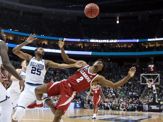 Alabama guard Collin Sexton (2) scrambles for a loose