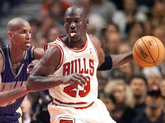 喬丹為何能被封為「神」?看他手下敗將你就明白,把90年代巨星全都虐了一遍!-黑特籃球-NBA新聞影音圖片分享社區