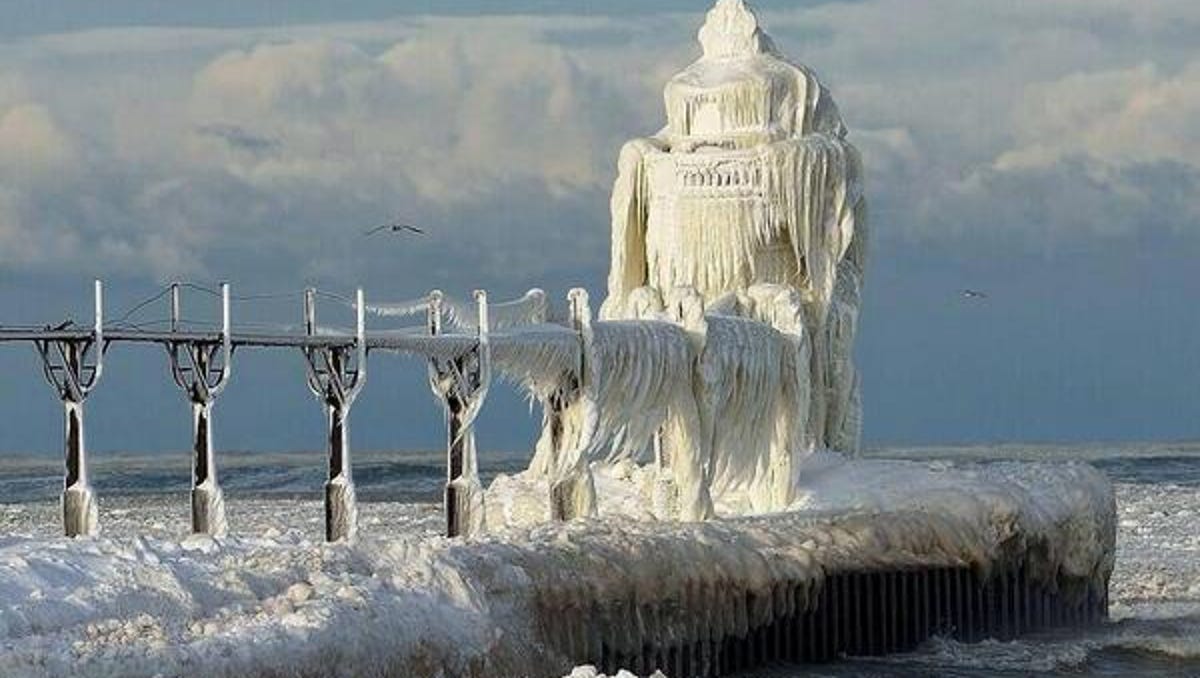 Arresting Photos Of Mich Lighthouse Go Viral