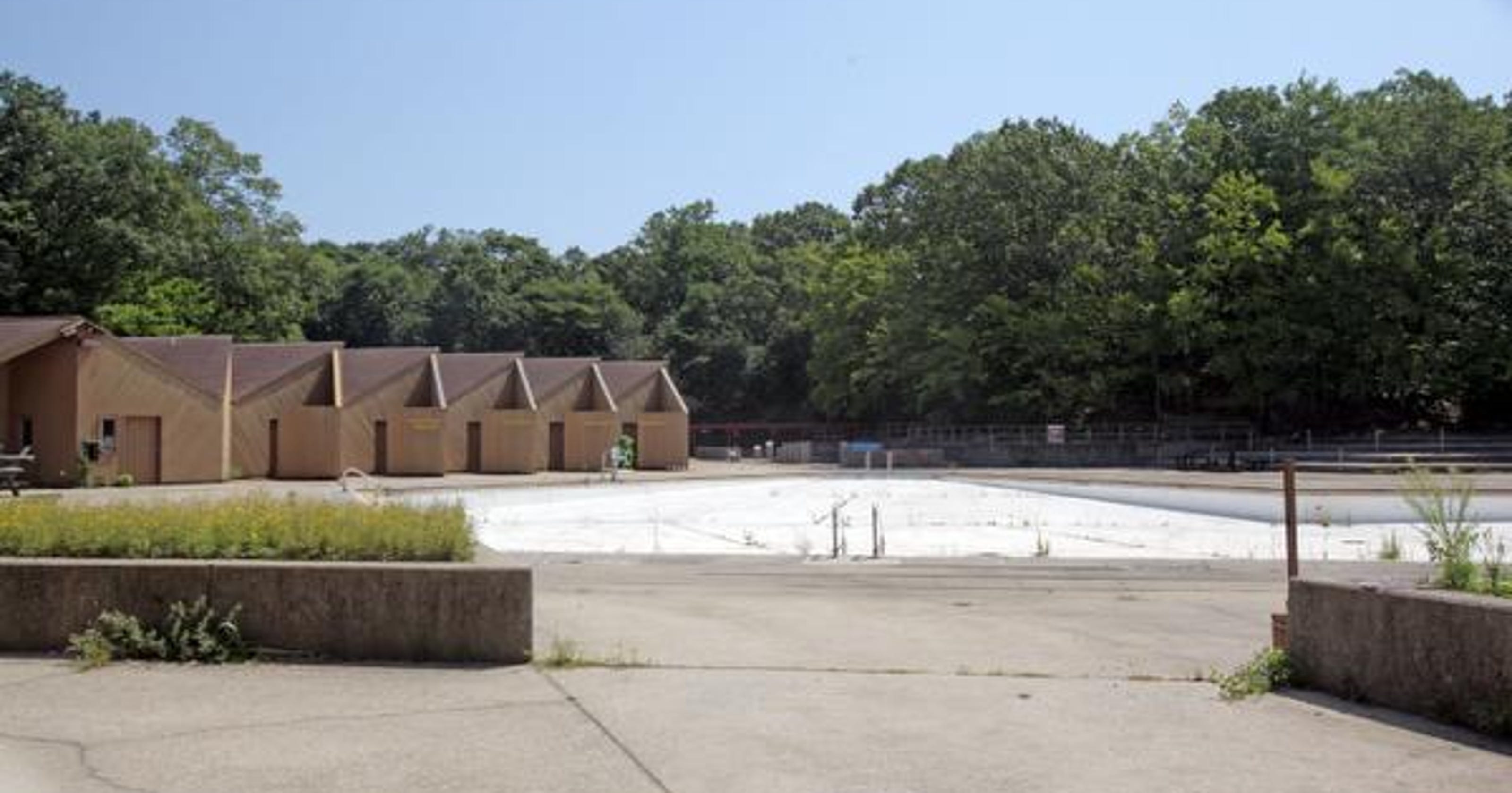 Sprain Ridge pool repair in Yonkers treading water