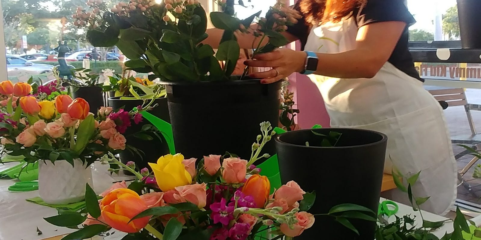 Alice S Table Parties Gives Lessons In Flower Arranging In