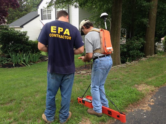 EPA contractors Kyle Harmish (left) and John Williams