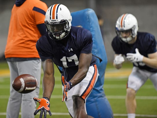 Auburn wide receiver Marquis McClain (17) makes a catch