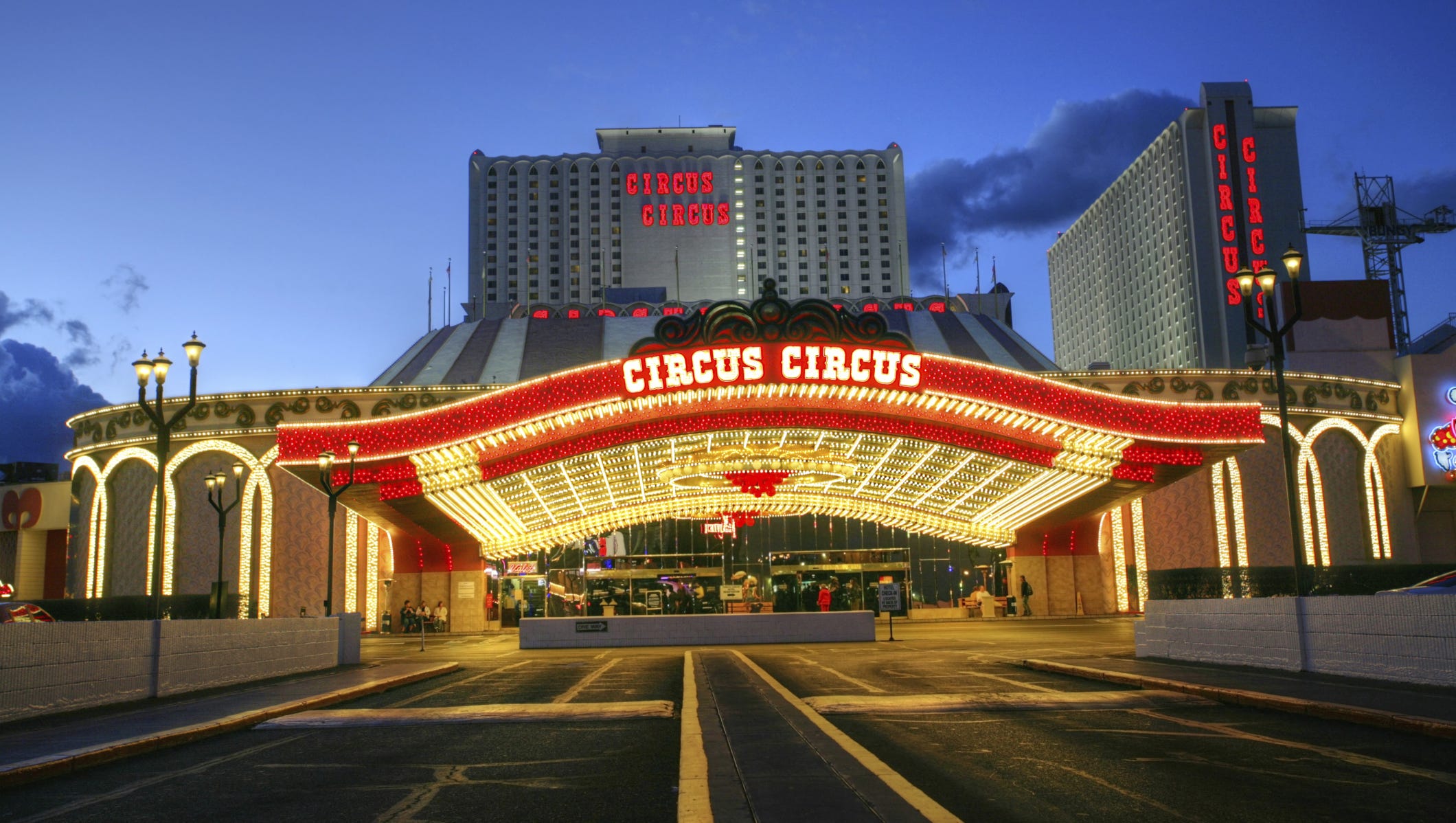 Las Vegas December room deals, dark days for shows
