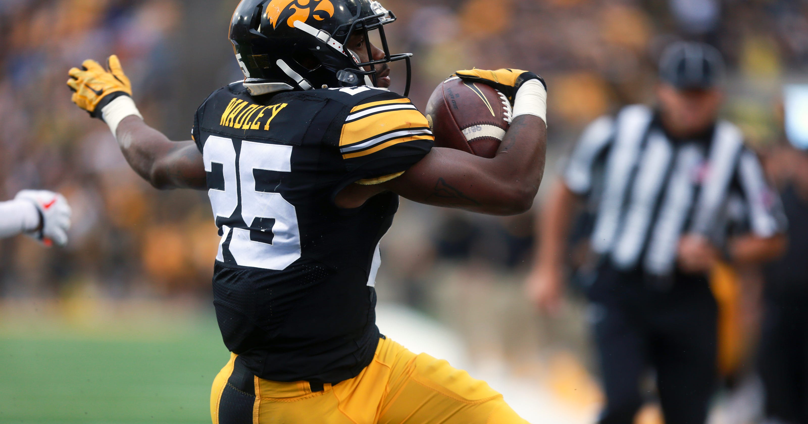 Wadley Taking Workhorse Role For Iowa S Run Game