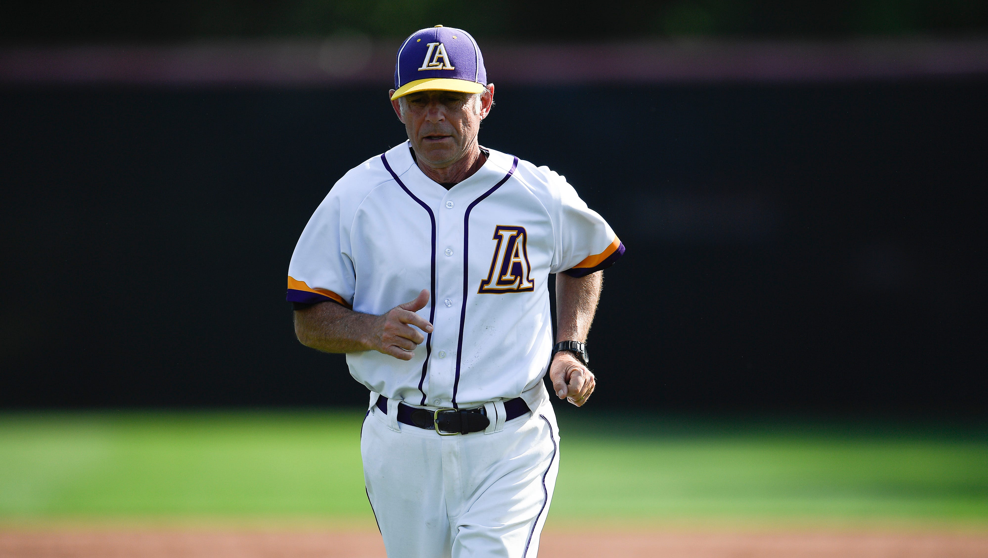 baseball Ernie Smith to get Fred Russell Achievement Award