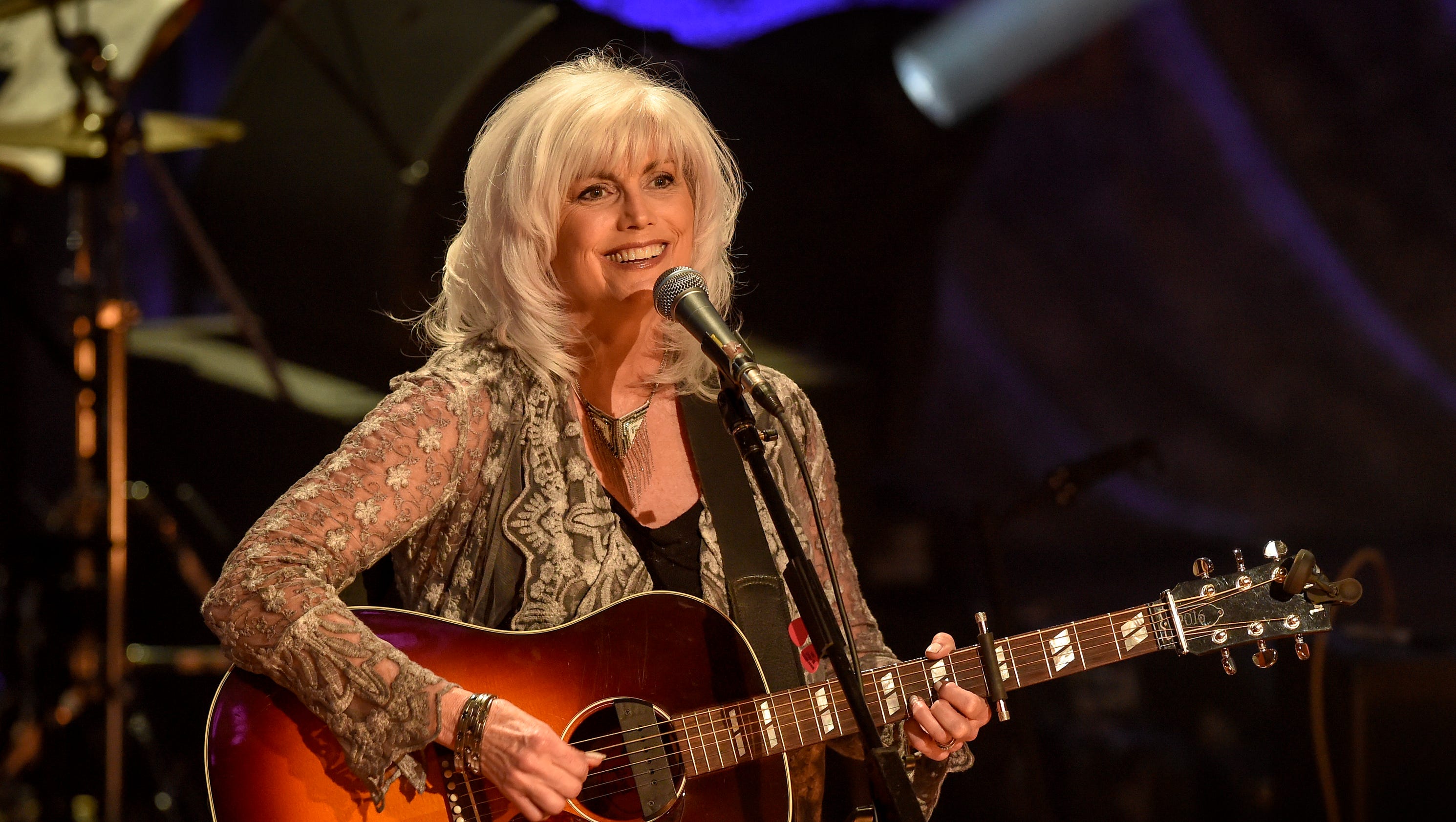 Biographie D'EMMYLOU HARRIS (1947- ) - Encyclopédie