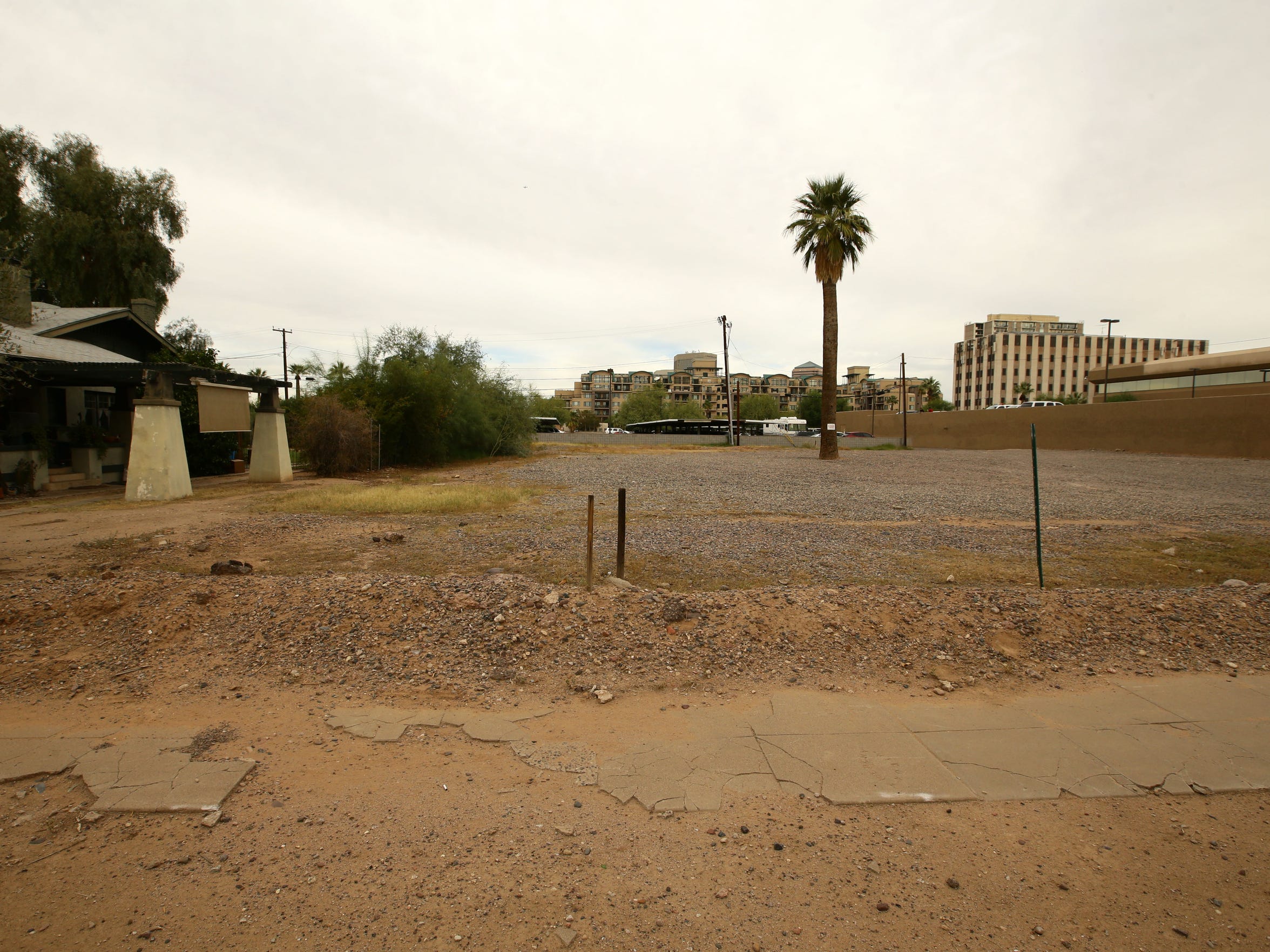 'Bad neighbor': Phoenix struggles to manage its vacant city-owned lots2352 x 1764