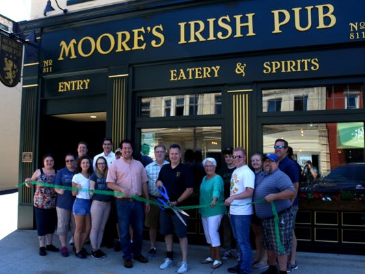 Manitowoc S Moore S Irish Pub Unveils Beer Garden Expanded Menu