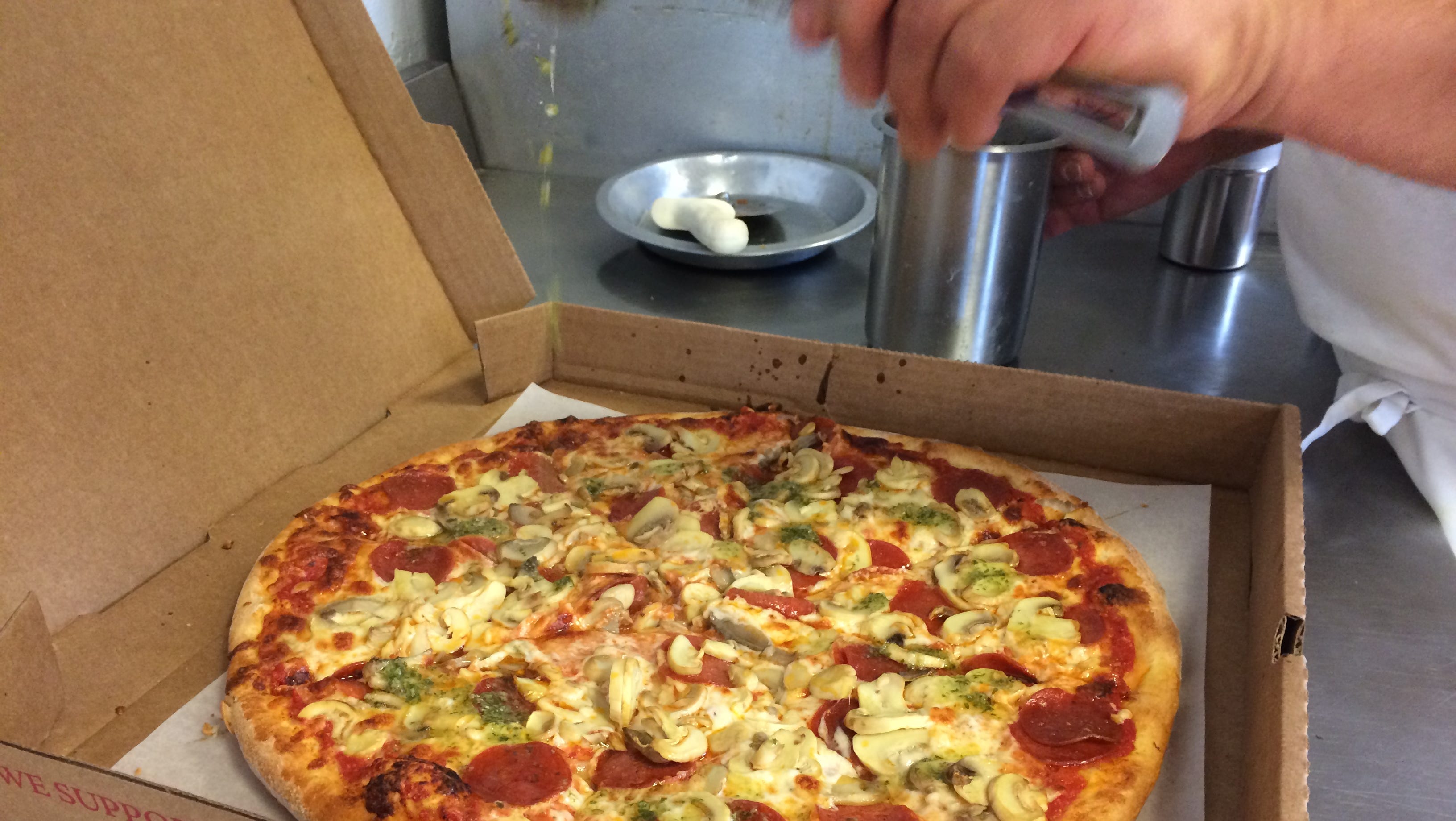 National Pizza Day Jlb Picks The Best Pizzas In Fort Myers Cape Coral Naples