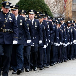 Obama signs 'Blue Alert' law to protect police