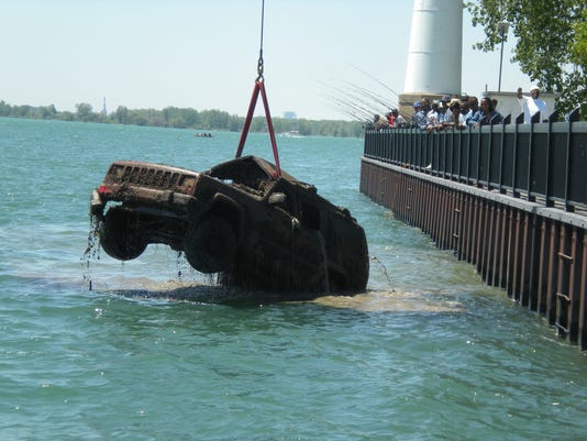 Detroit River S Muddy Bottom Conceals Cannons Cars Guns