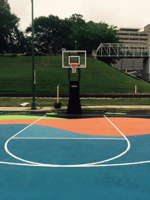A pop-up RiverPlay park will let Memphians play basketball on a closed portion of Riverside Drive.