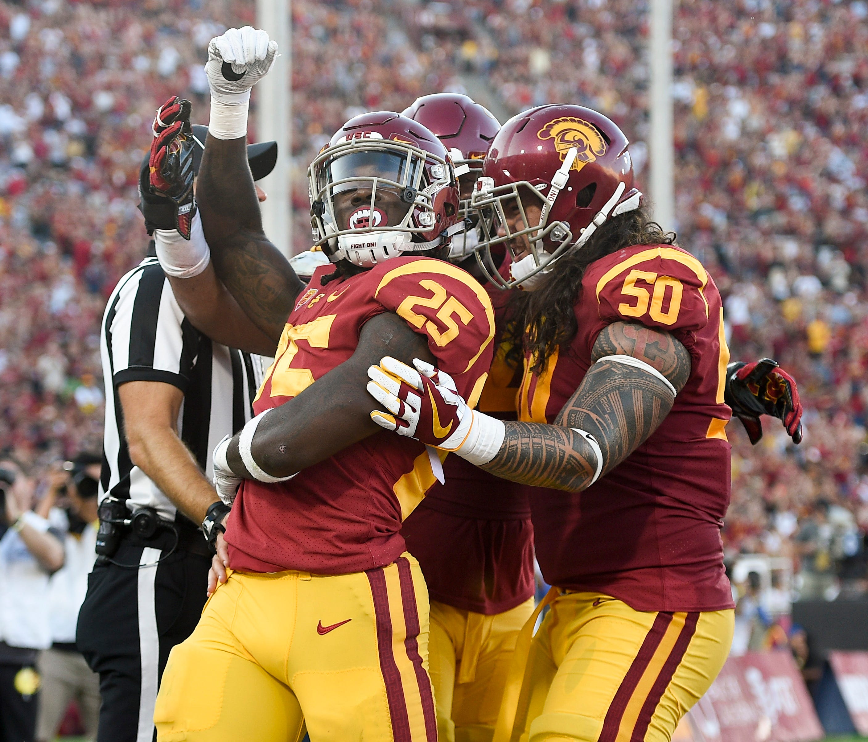 Southern California running back Ronald Jones II (25) celebrates a touchdown against Stanford during the first quarter.