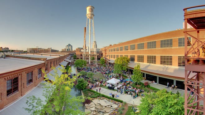 Durham's Historic American Tobacco Campus includes 10 buildings made up of over 1 million square feet of recycled industrial architecture. Begun in 2001, the revitalization project created a new life for a complex near Durham’s struggling city center that sat empty and unused after the factory’s closing in the 1980s.