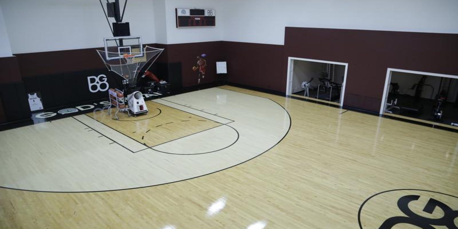 Michigan House Envy Former Pistons Mansion Has Indoor Basketball
