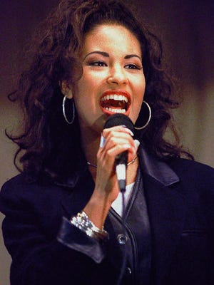 selena quintanilla latin pop star death flocking prez marks 20th houston anniversary fans today years