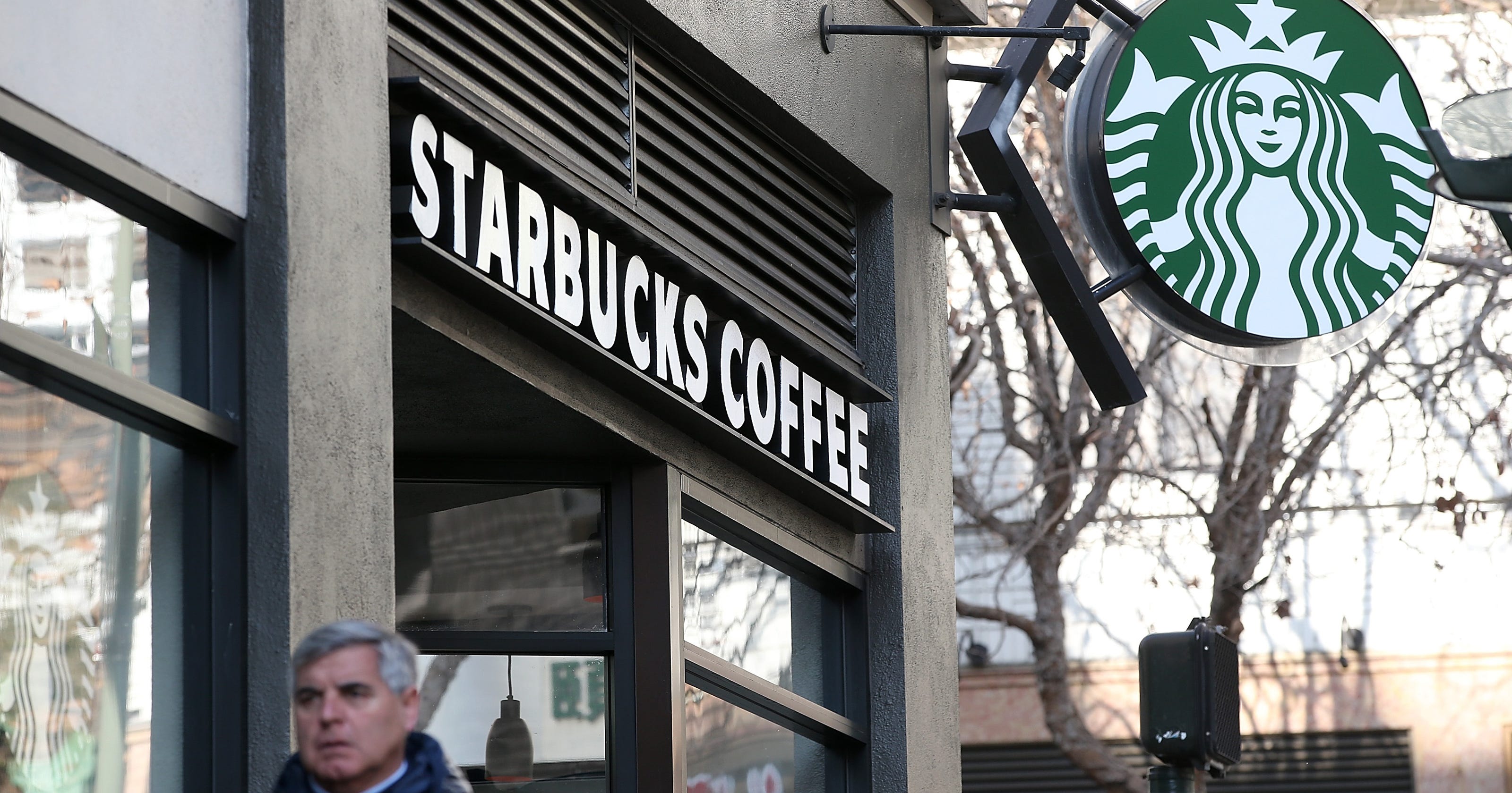 Deaf Arizona Starbucks worker alleges discrimination in lawsuit