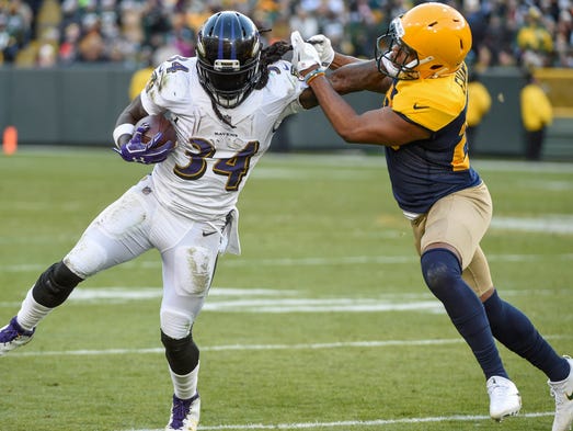 Baltimore Ravens running back Alex Collins tries to