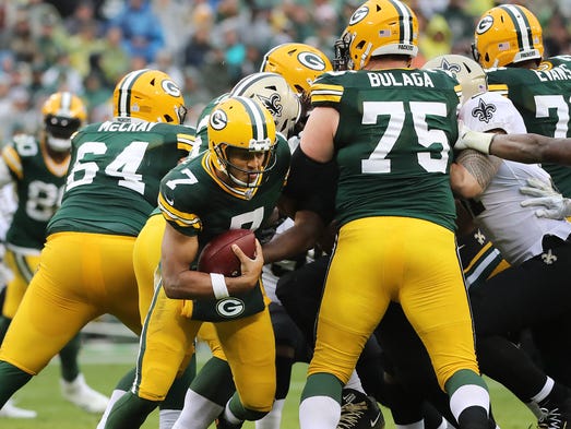 Green Bay Packers quarterback Brett Hundley (7) eludes