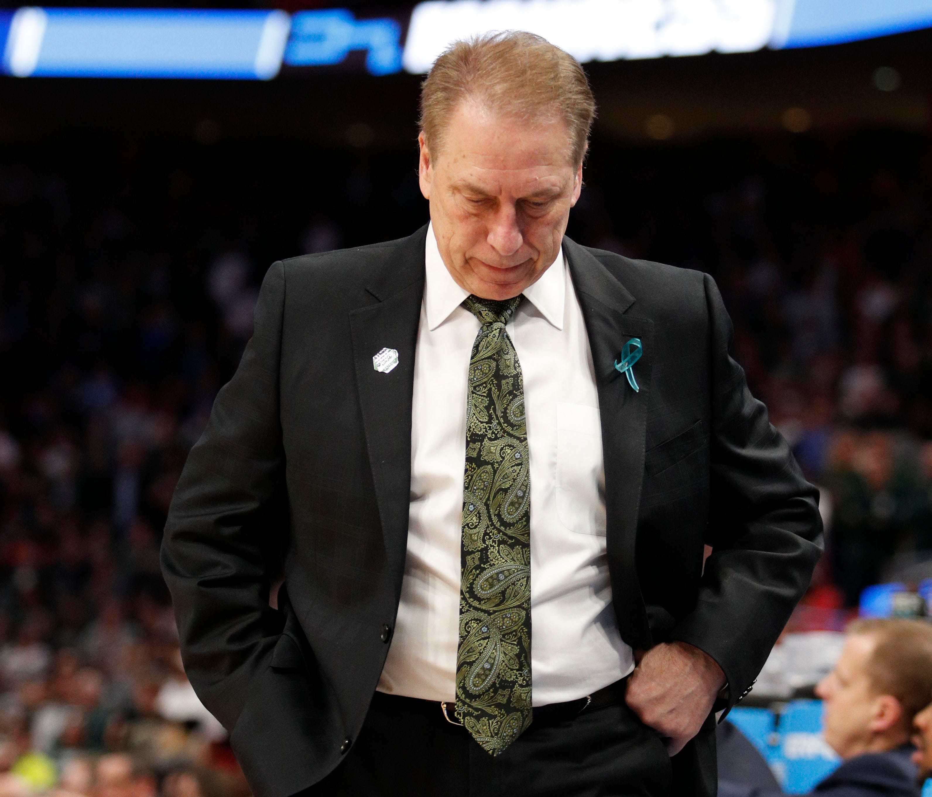 Michigan State Spartans head coach Tom Izzo reacts to a play in the second half against the Syracuse Orange in the second round of the 2018 NCAA Tournament at Little Caesars Arena.