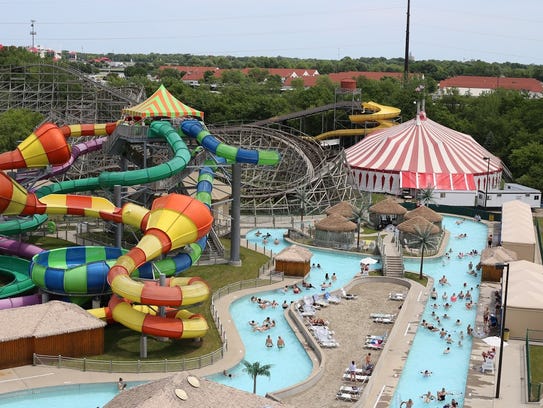 5 outdoor and 5 indoor water parks in or near Iowa