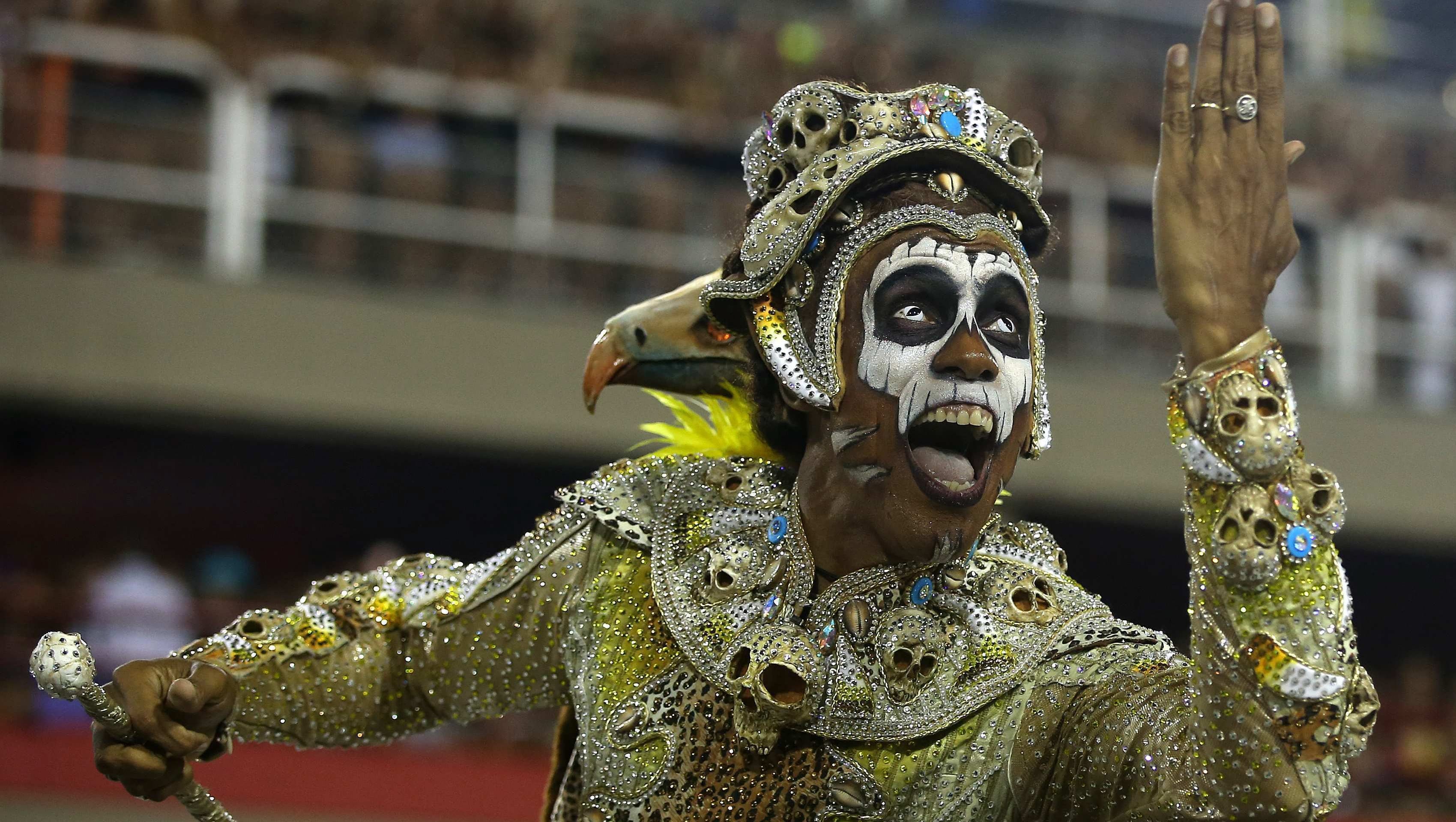 Part of Rio Carnival float collapses, injuring 11