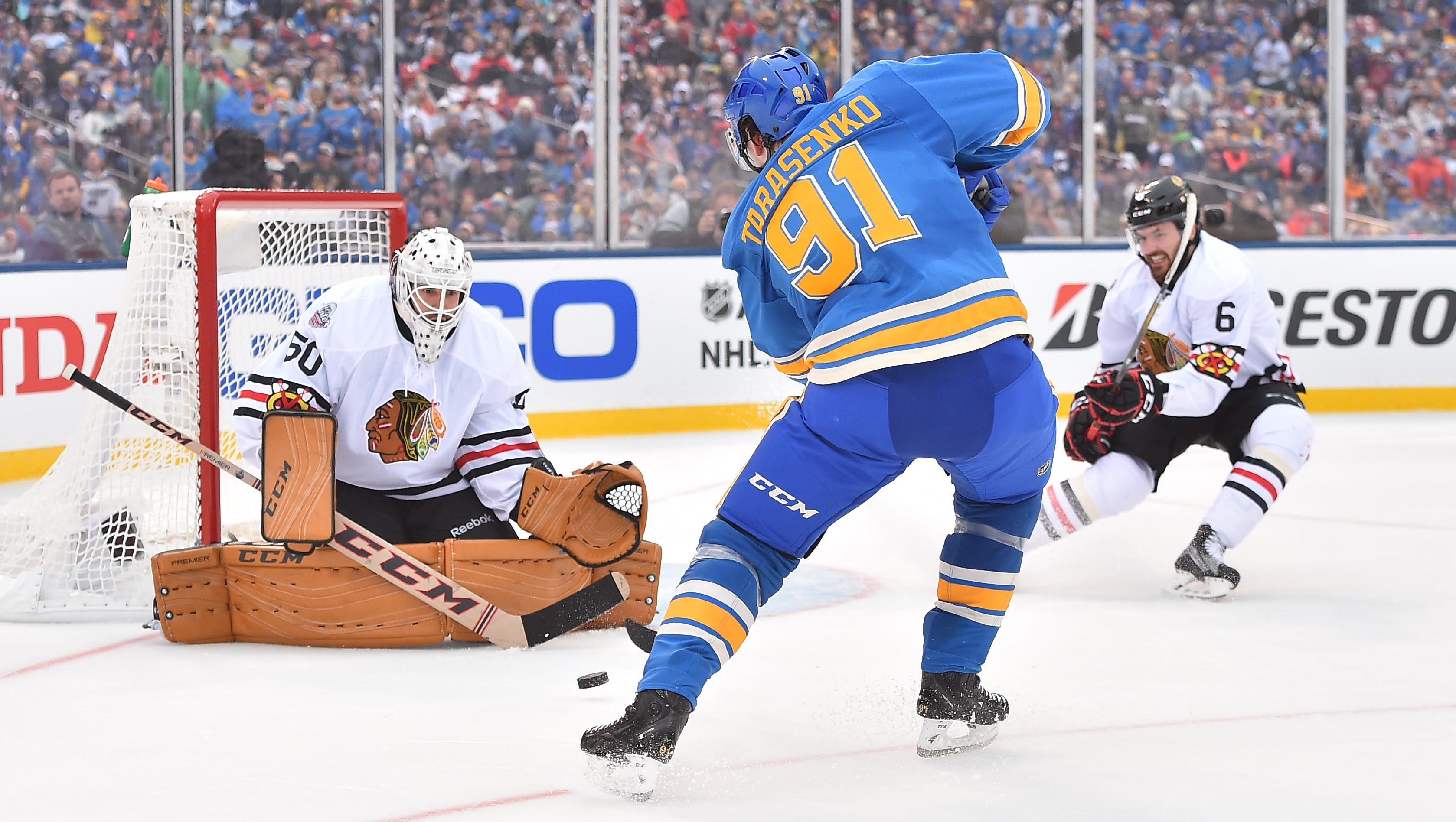 Blues Top Blackhawks 4 1 In Busch Stadium Winter Classic