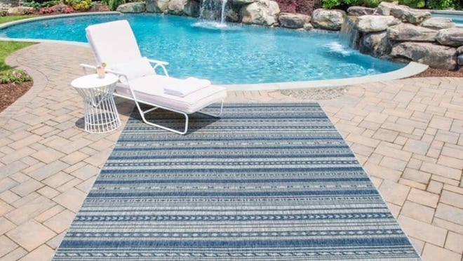 Outdoor Rugs To Upgrade Your Patio Or Deck, What Are Indoor Outdoor Rugs Made Of