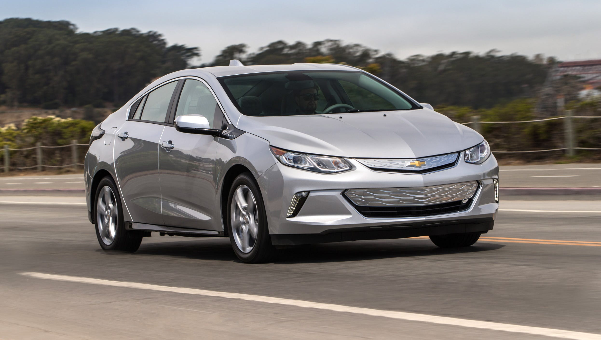 Gm Fights Government To Retain Electric Car Tax Credit