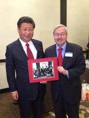Chinese President Xi Jinping and Gov. Terry Branstad