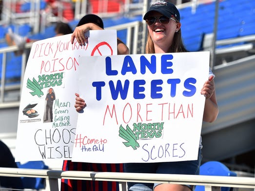 Florida Atlantic Owls fans hold signs in support of