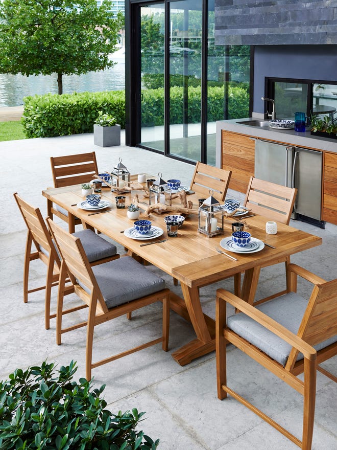 What S Hot In Outdoor Furniture, Farmhouse Style Outdoor Furniture
