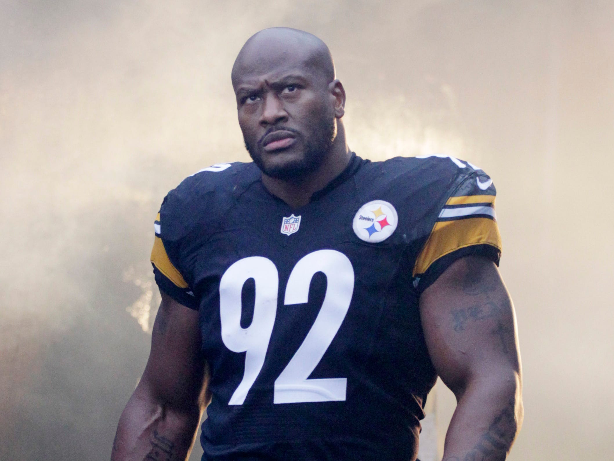 Pittsburgh Steelers outside linebacker James Harrison (92) takes the field against the New York Giants at Heinz Field.